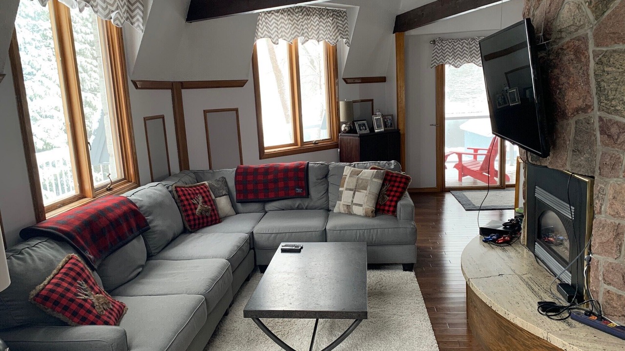 Photo of Livingroom in Gravenhurst