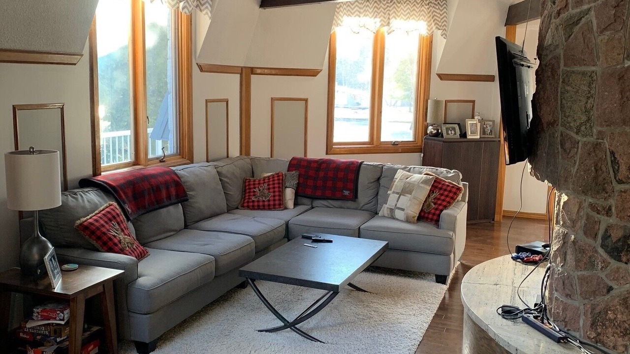 Photo of Livingroom in Gravenhurst