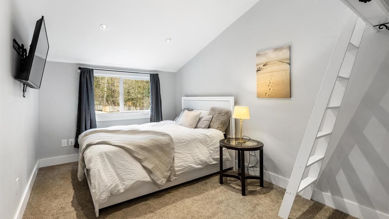 Photo of Bedroom in Maple Ridge