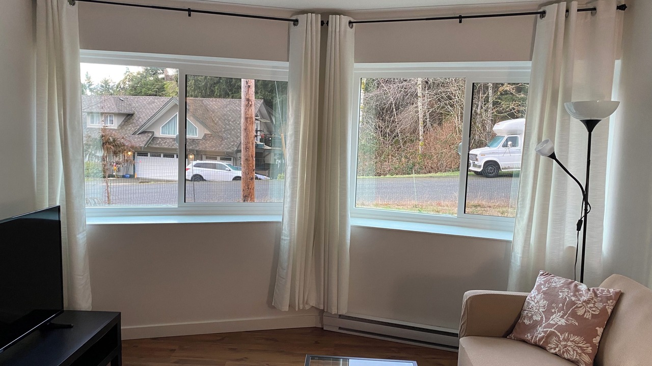 Photo of Livingroom in Departure Bay