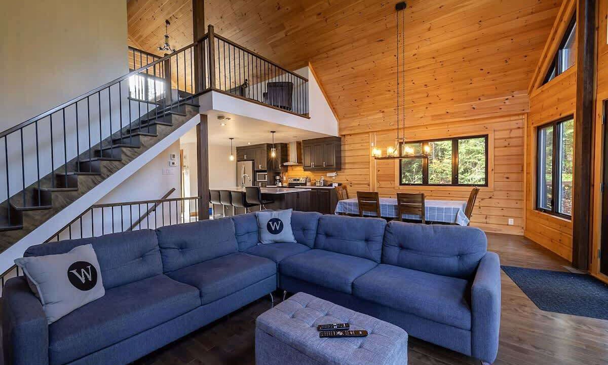 Photo of Livingroom in Sainte-Marguerite-du-Lac-Masson