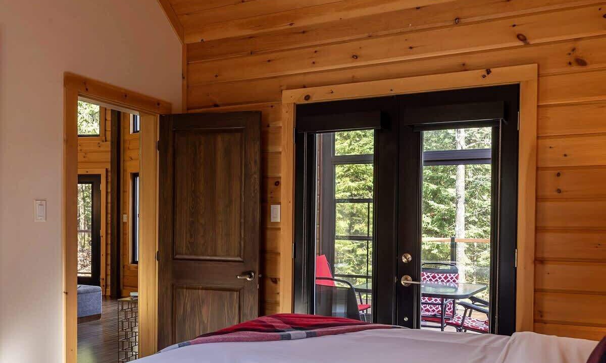 Photo of Bedroom in Sainte-Marguerite-du-Lac-Masson