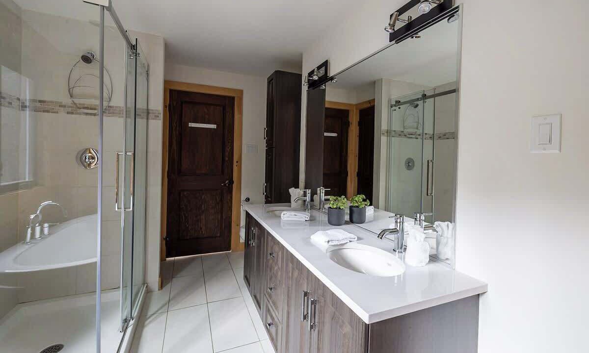 Photo of Bathroom in Sainte-Marguerite-du-Lac-Masson