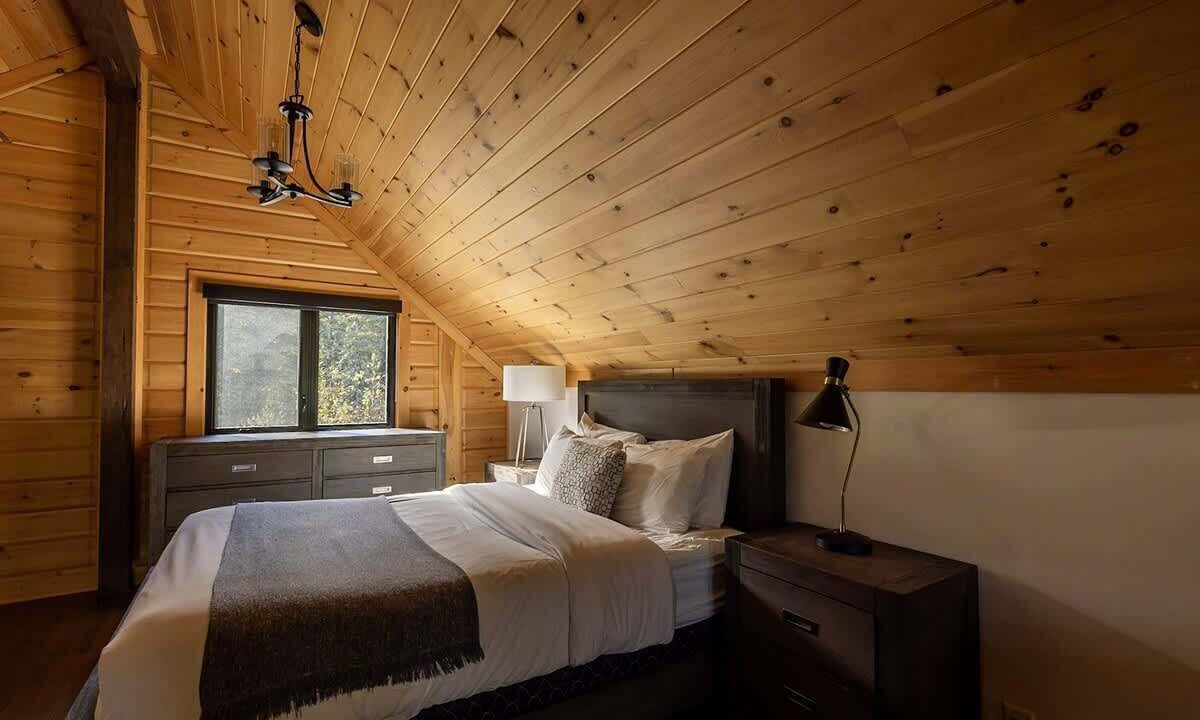 Photo of Bedroom in Sainte-Marguerite-du-Lac-Masson