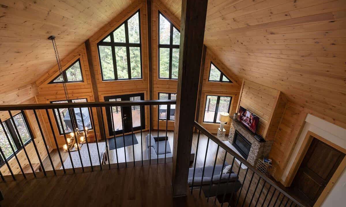Photo of Livingroom in Sainte-Marguerite-du-Lac-Masson