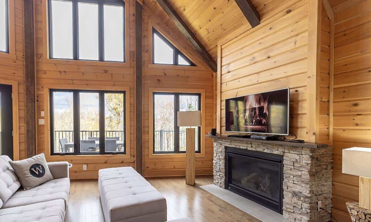 Photo of Livingroom in Sainte-Marguerite-du-Lac-Masson