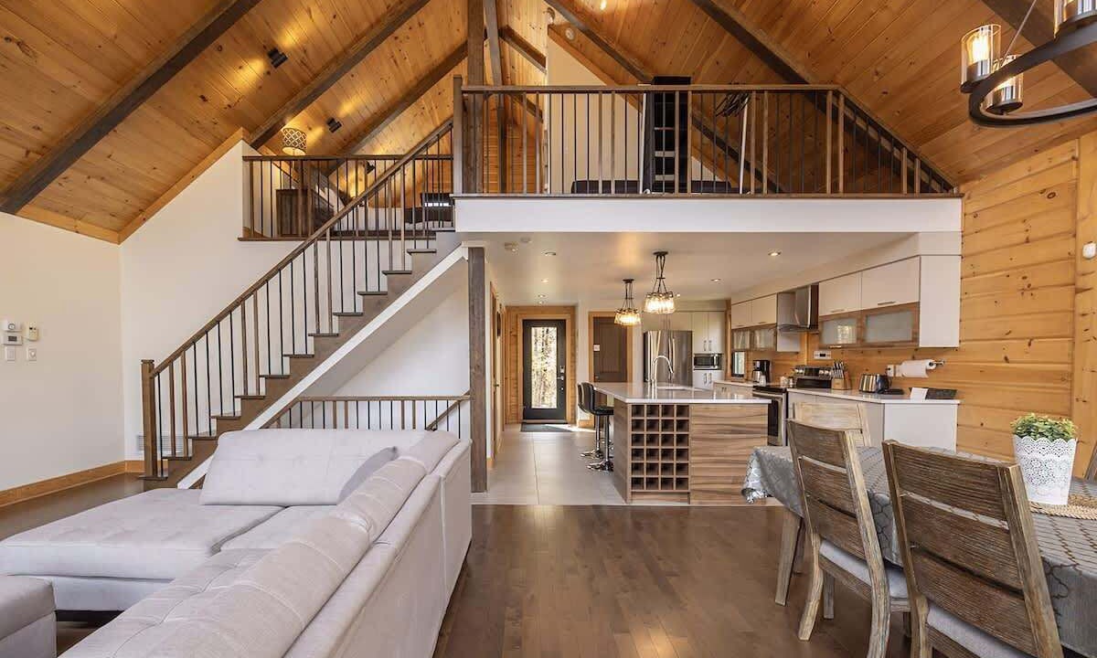 Photo of Livingroom in Sainte-Marguerite-du-Lac-Masson