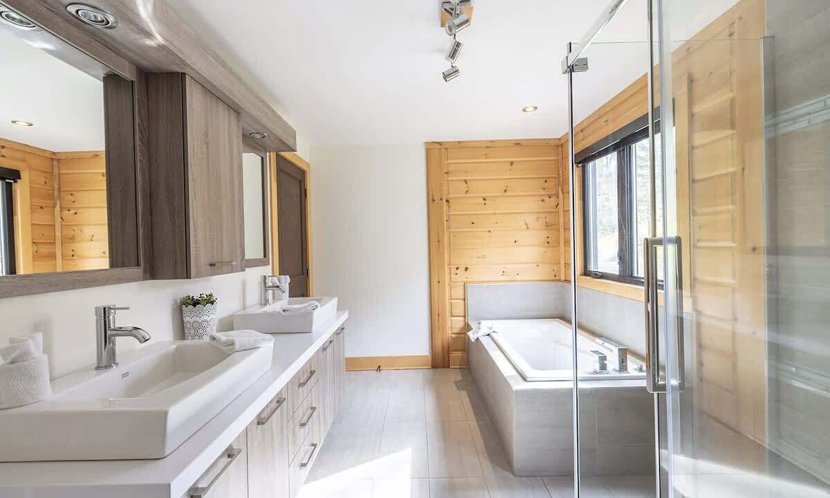 Photo of Bathroom in Sainte-Marguerite-du-Lac-Masson