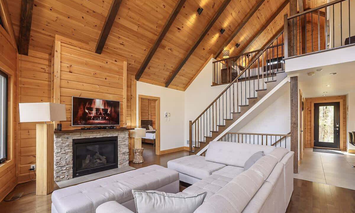 Photo of Livingroom in Sainte-Marguerite-du-Lac-Masson