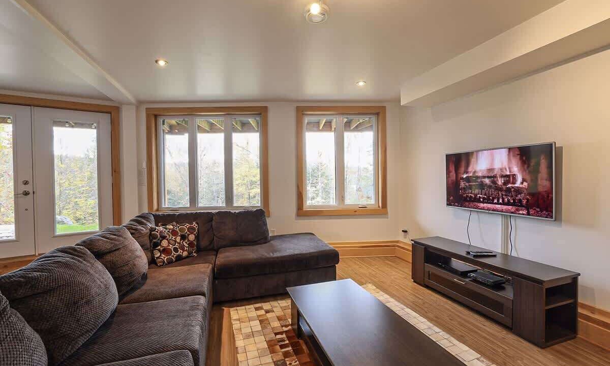 Photo of Livingroom in Sainte-Marguerite-du-Lac-Masson