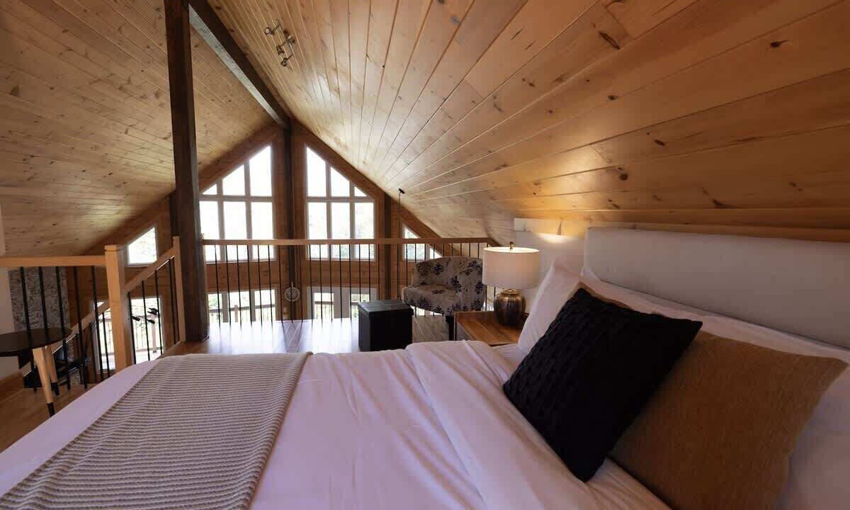 Photo of Bedroom in Sainte-Marguerite-du-Lac-Masson