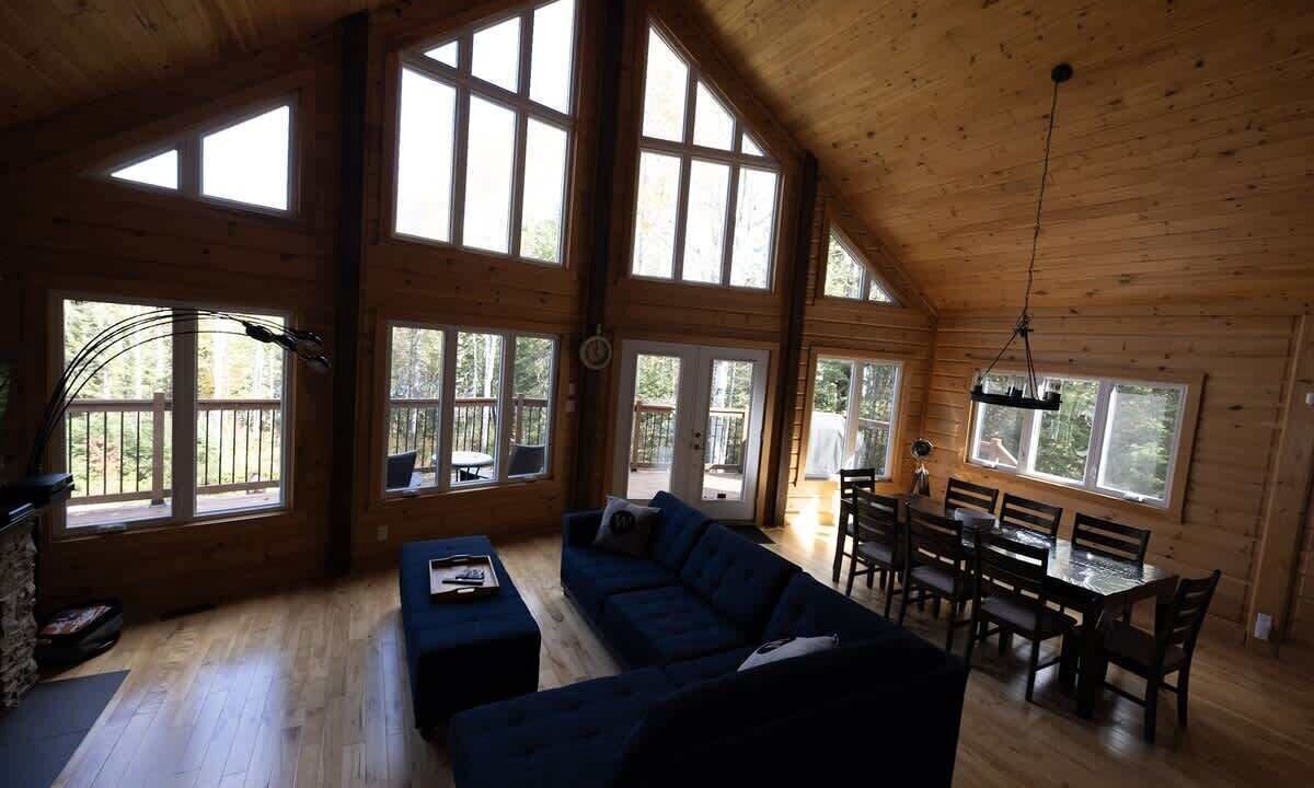 Photo of Livingroom in Sainte-Marguerite-du-Lac-Masson