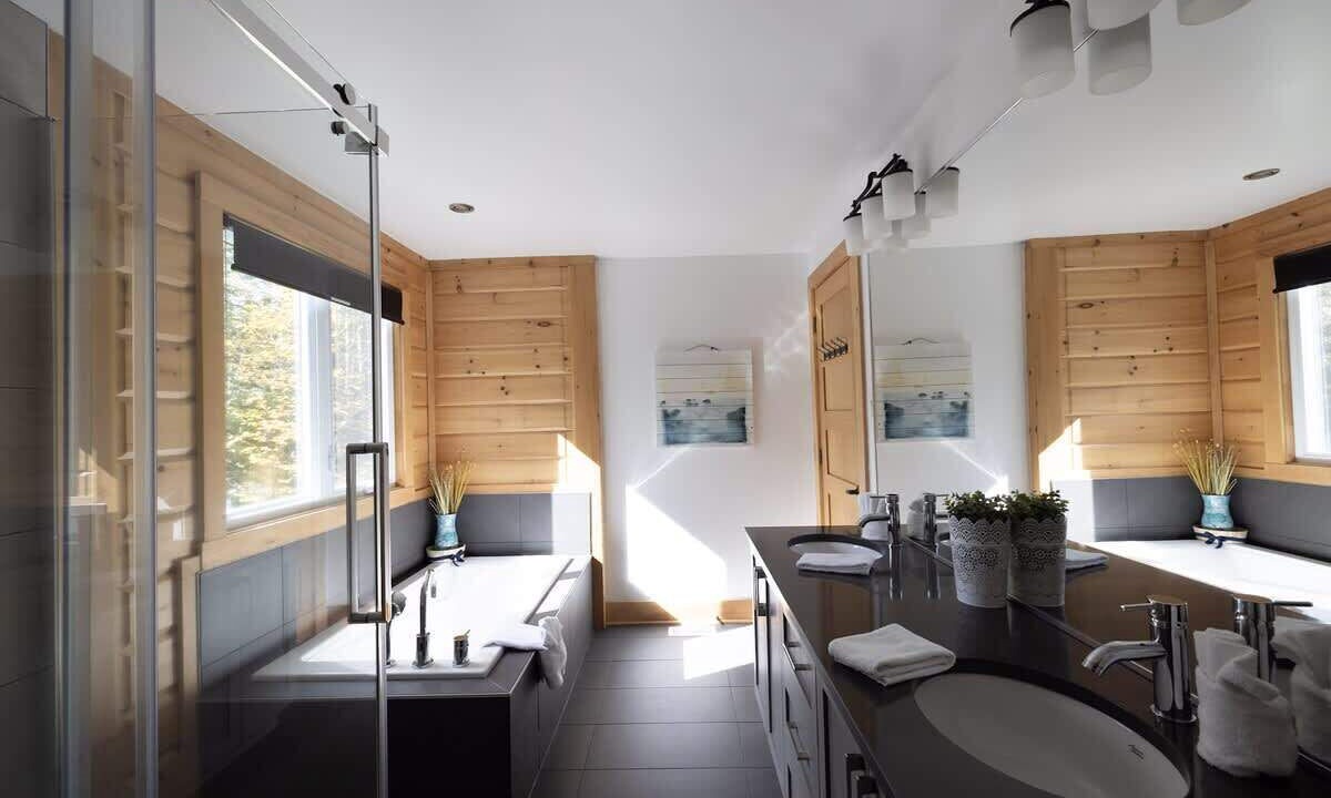 Photo of Bathroom in Sainte-Marguerite-du-Lac-Masson