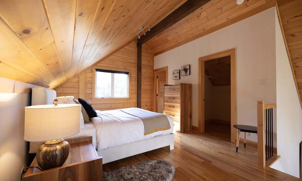 Photo of Bedroom in Sainte-Marguerite-du-Lac-Masson