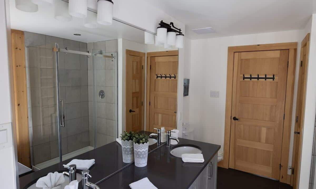 Photo of Bathroom in Sainte-Marguerite-du-Lac-Masson