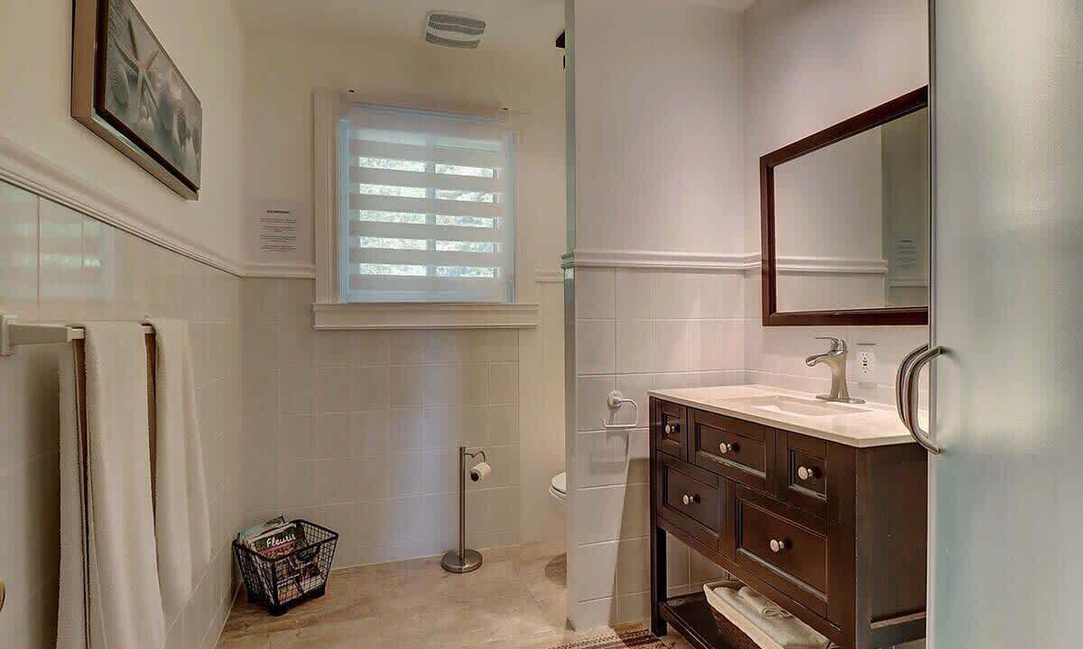 Photo of Bathroom in Memphremagog Regional County Municipality