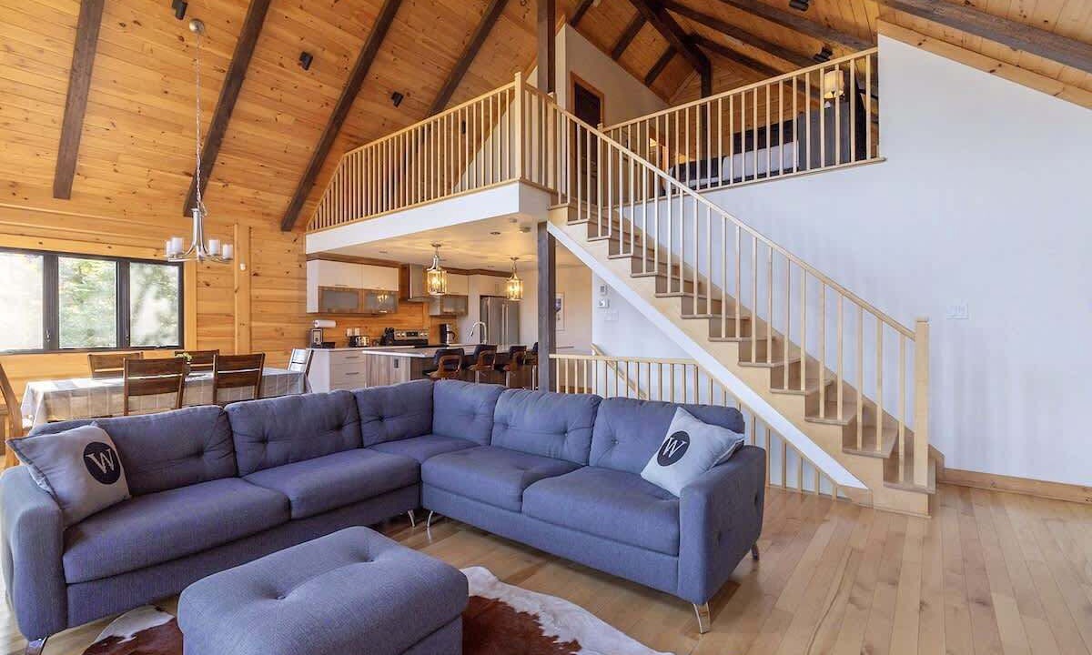 Photo of Livingroom in Sainte-Marguerite-du-Lac-Masson