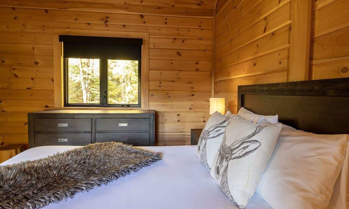 Photo of Bedroom in Sainte-Marguerite-du-Lac-Masson