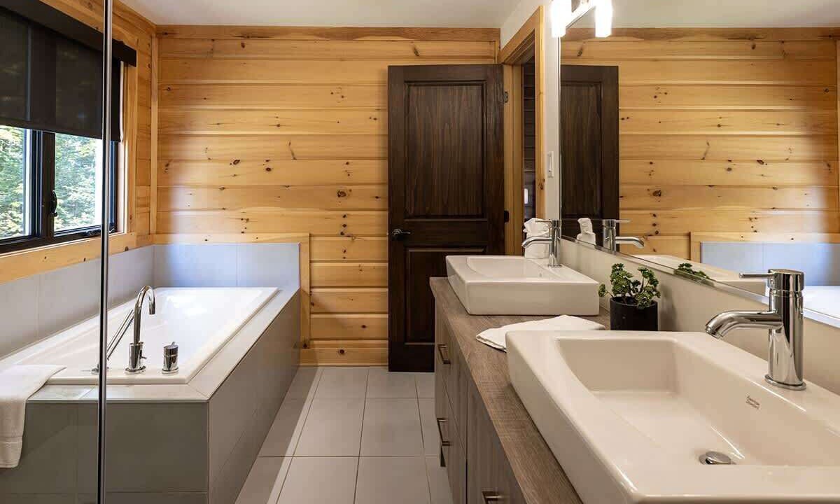 Photo of Bathroom in Sainte-Marguerite-du-Lac-Masson
