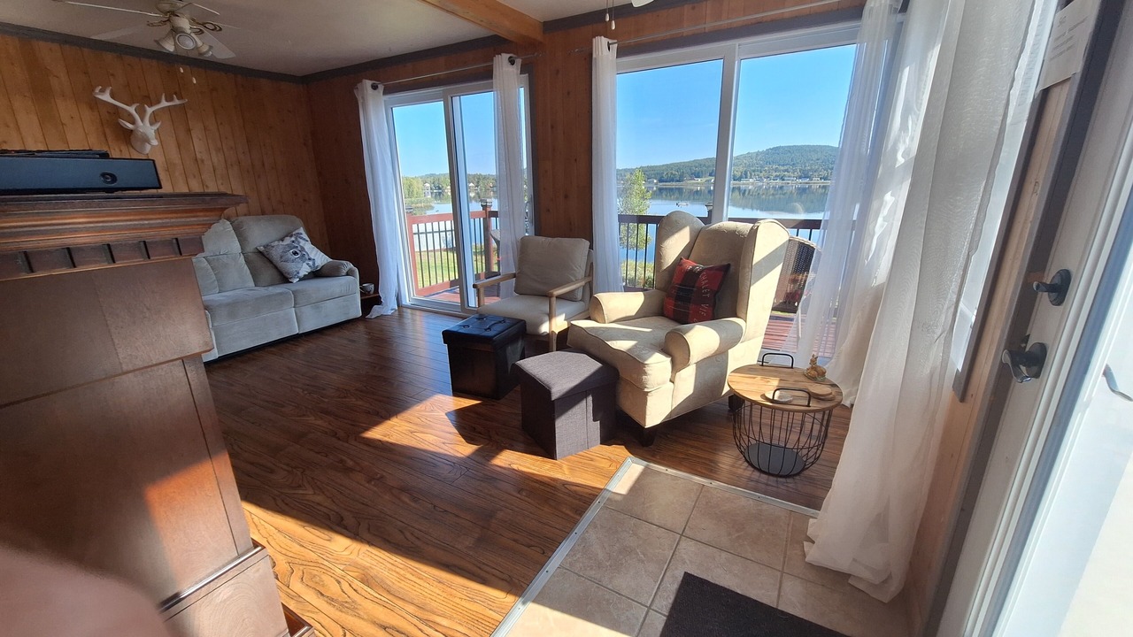 Photo of Livingroom in Disraeli