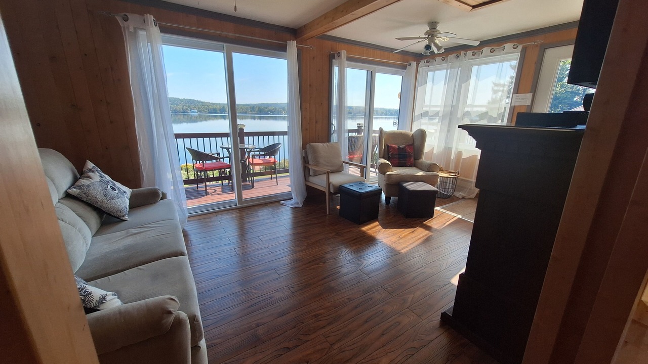 Photo of Livingroom in Disraeli