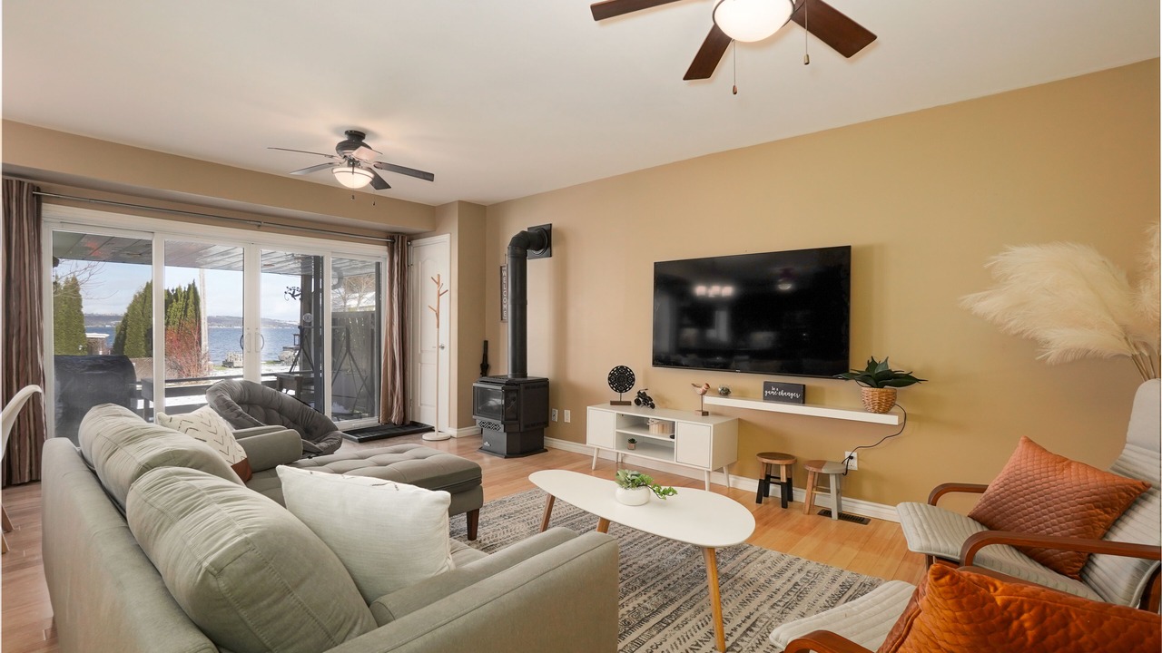 Photo of Livingroom in Hamilton Township