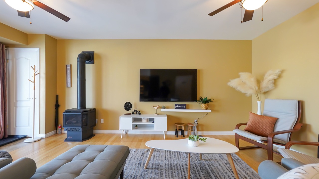 Photo of Livingroom in Hamilton Township