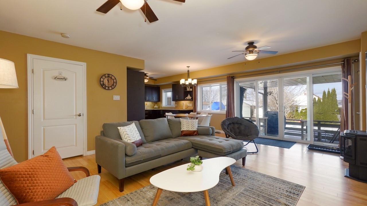 Photo of Livingroom in Hamilton Township