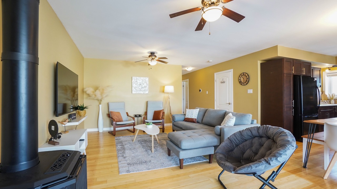 Photo of Livingroom in Hamilton Township