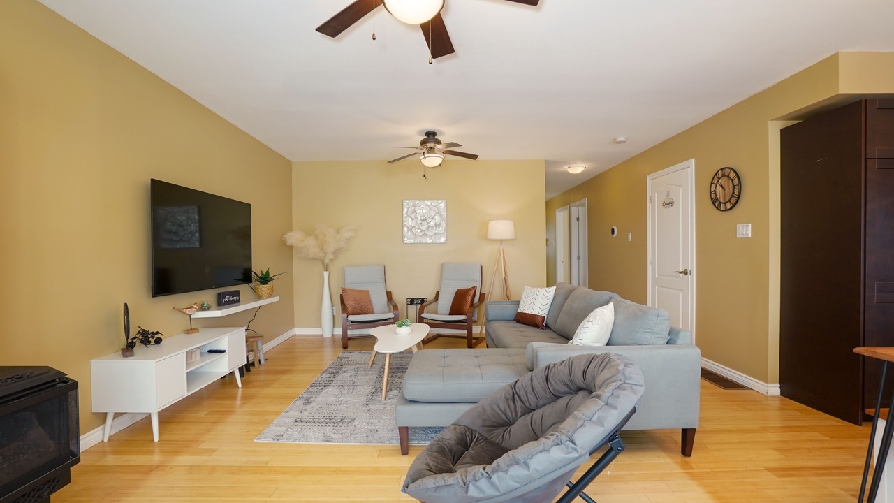 Photo of Livingroom in Hamilton Township