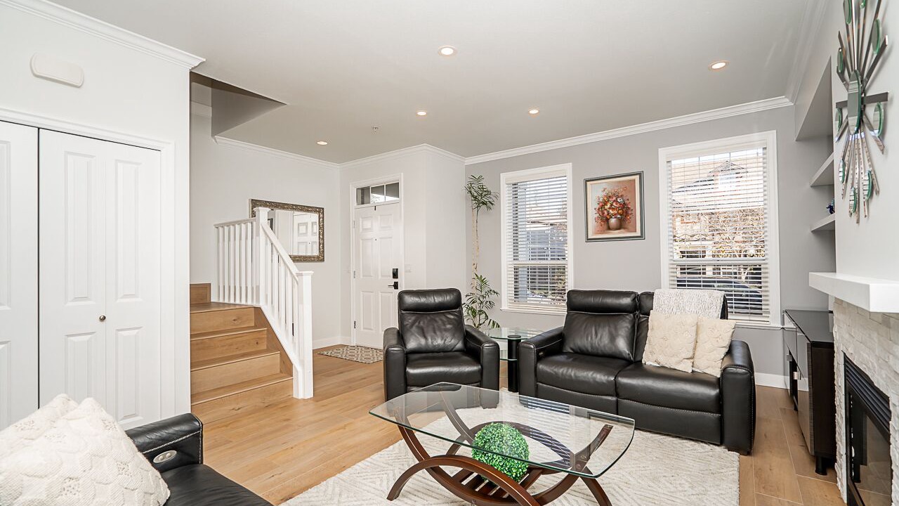 Photo of Livingroom in Willoughby