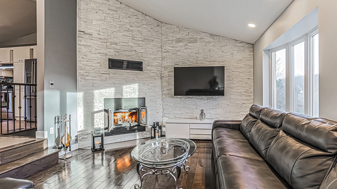 Photo of Livingroom in Prevost