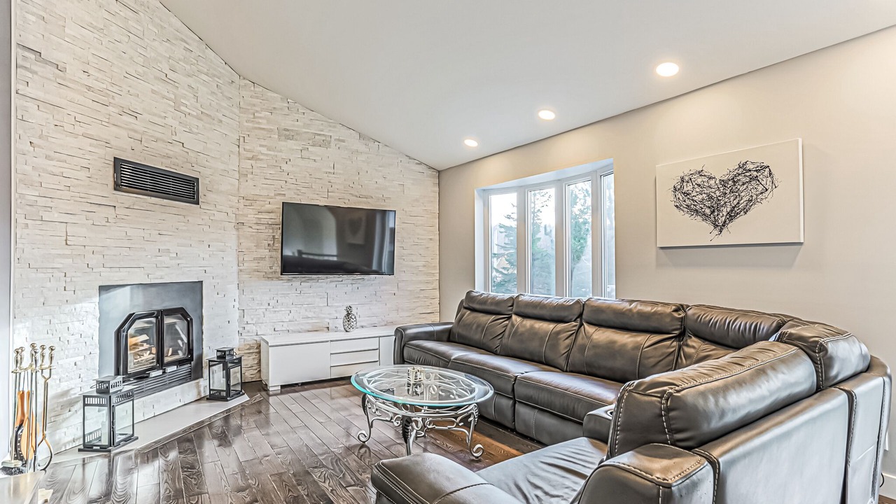 Photo of Livingroom in Prevost