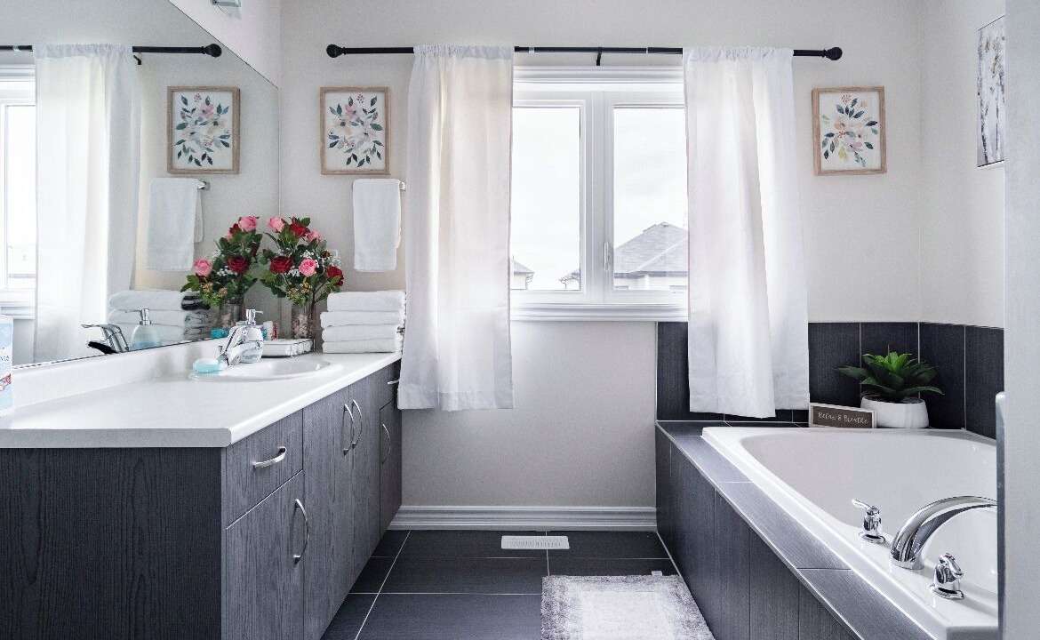 Photo of Bathroom in Niagara Falls