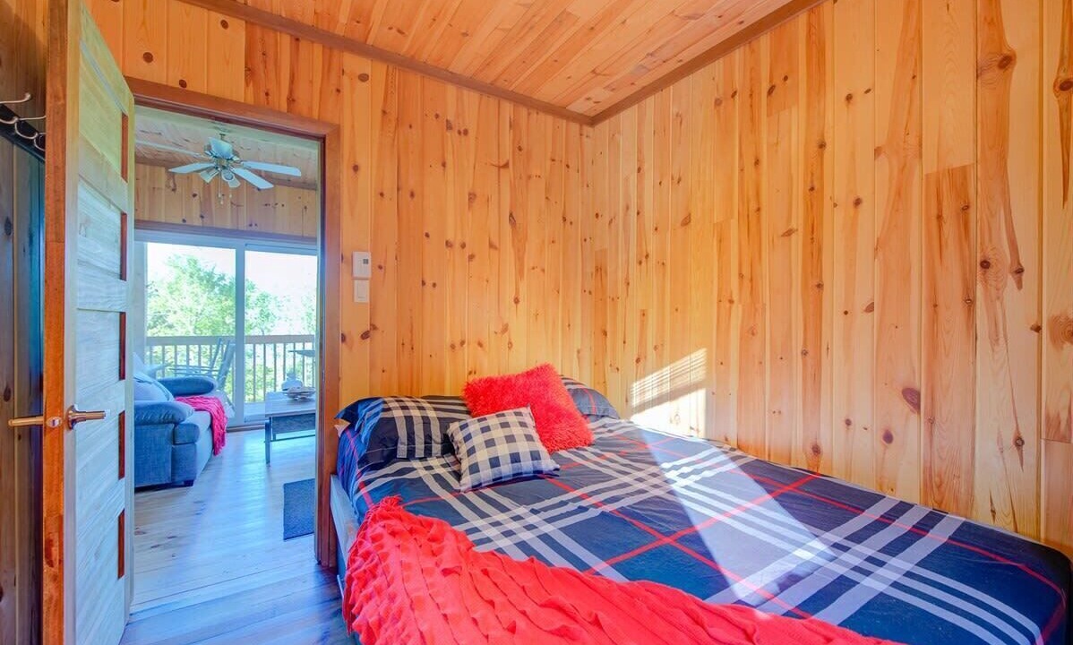 Photo of Bedroom in Pohenegamook