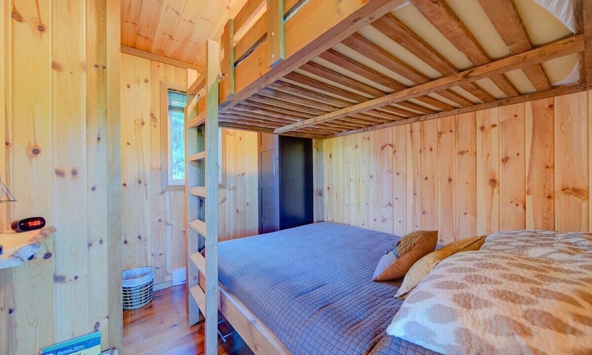 Photo of Bedroom in Pohenegamook