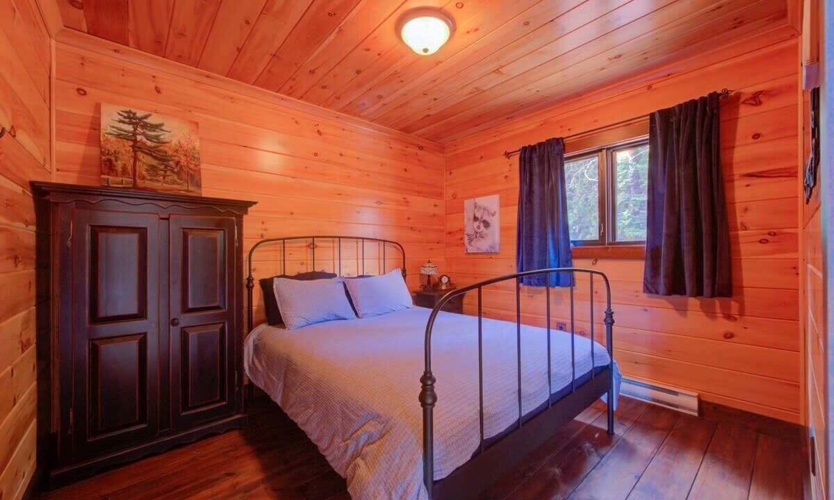 Photo of Bedroom in Mandeville