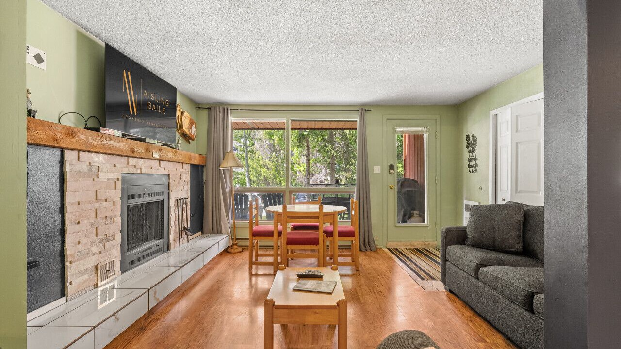 Photo of Livingroom in East Kootenay