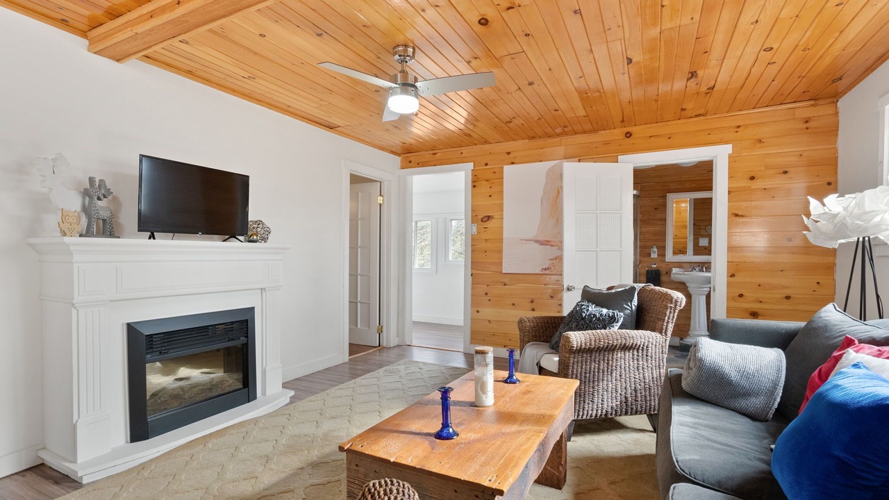 Photo of Livingroom in Val-des-Monts