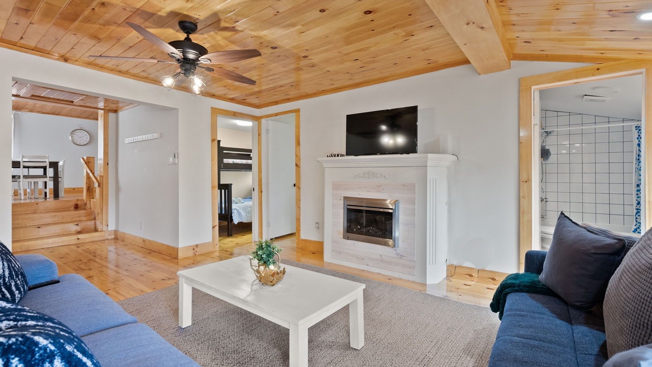 Photo of Livingroom in Val-des-Monts