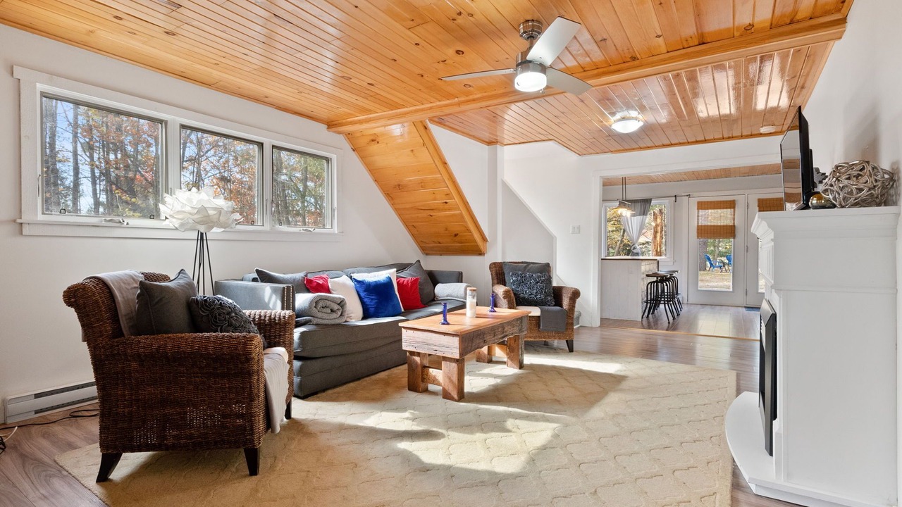 Photo of Livingroom in Val-des-Monts