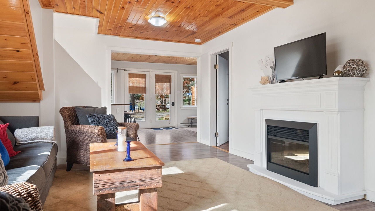 Photo of Livingroom in Val-des-Monts