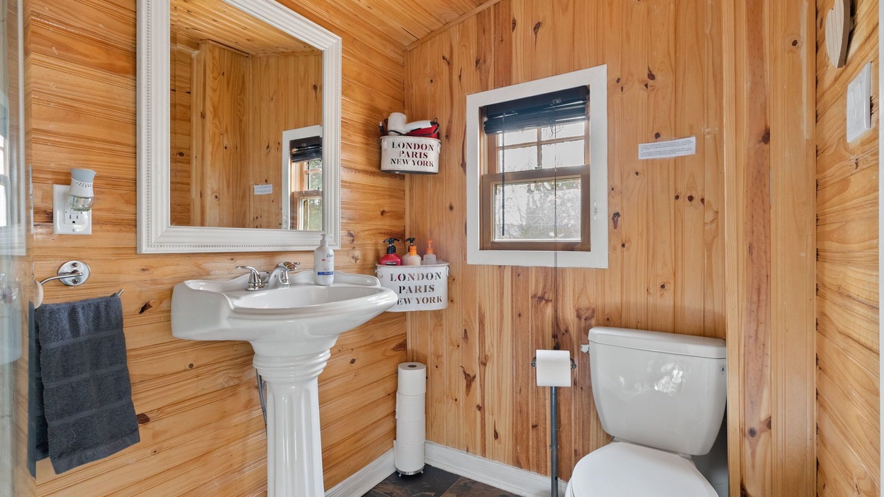 Photo of Bathroom in Val-des-Monts