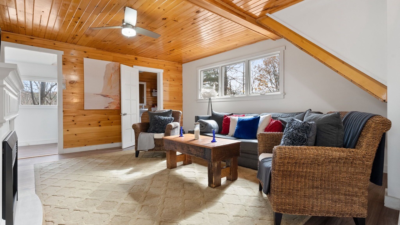 Photo of Livingroom in Val-des-Monts
