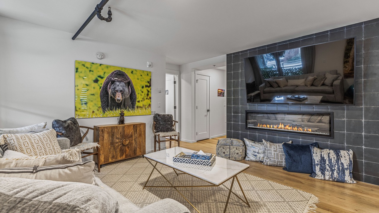 Photo of Livingroom in Cougar Creek