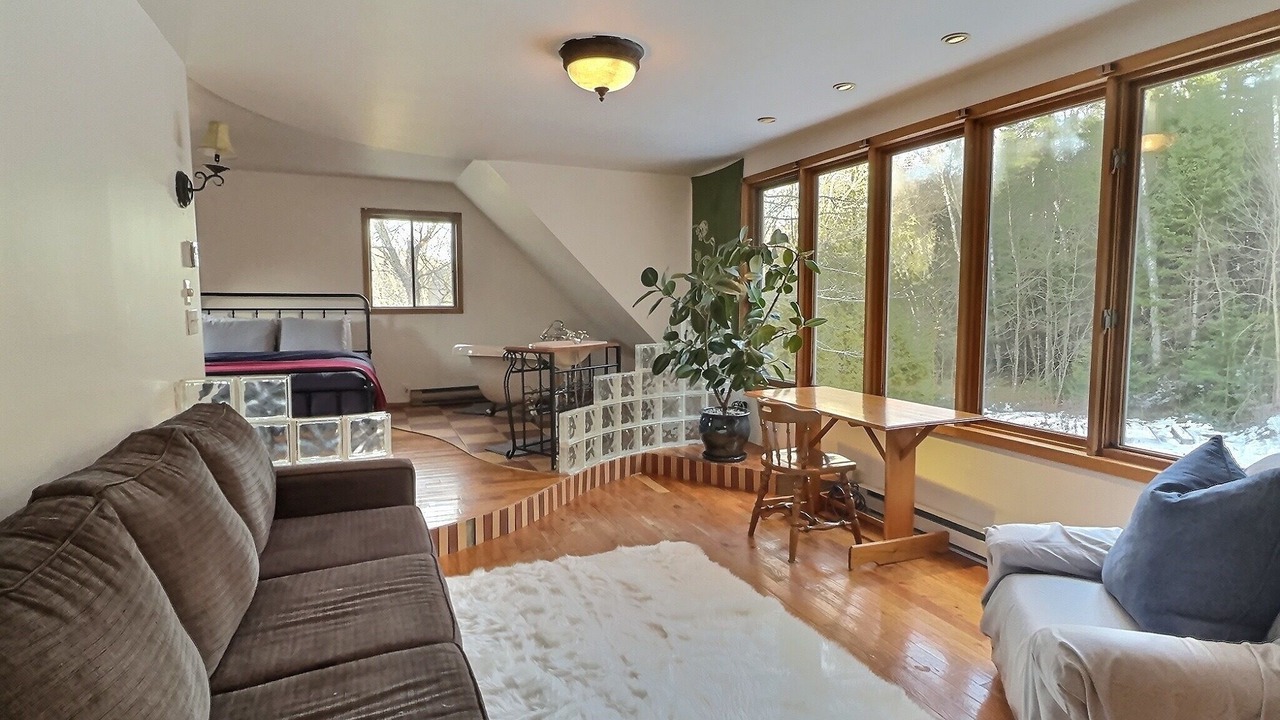 Photo of Livingroom in Amherst
