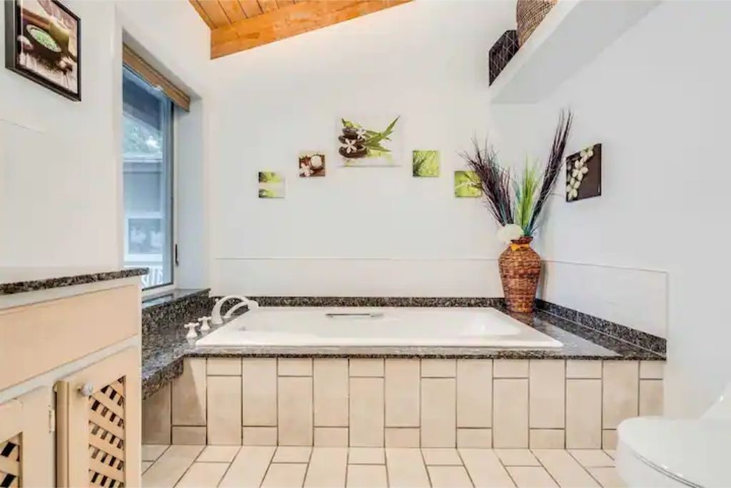 Photo of Bathroom in Fort Erie