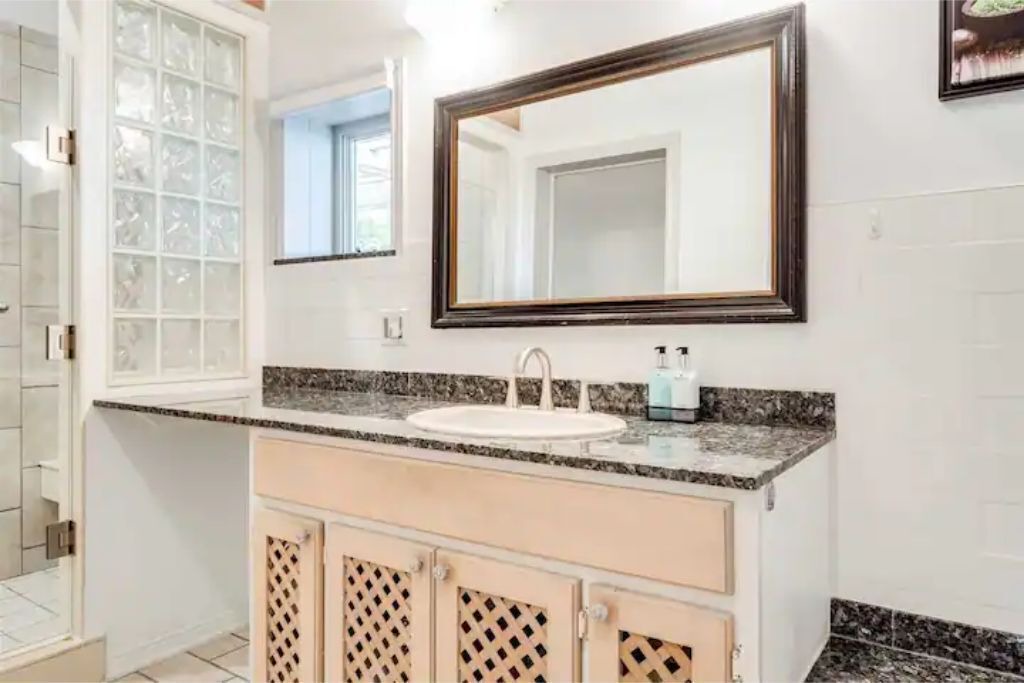 Photo of Bathroom in Fort Erie