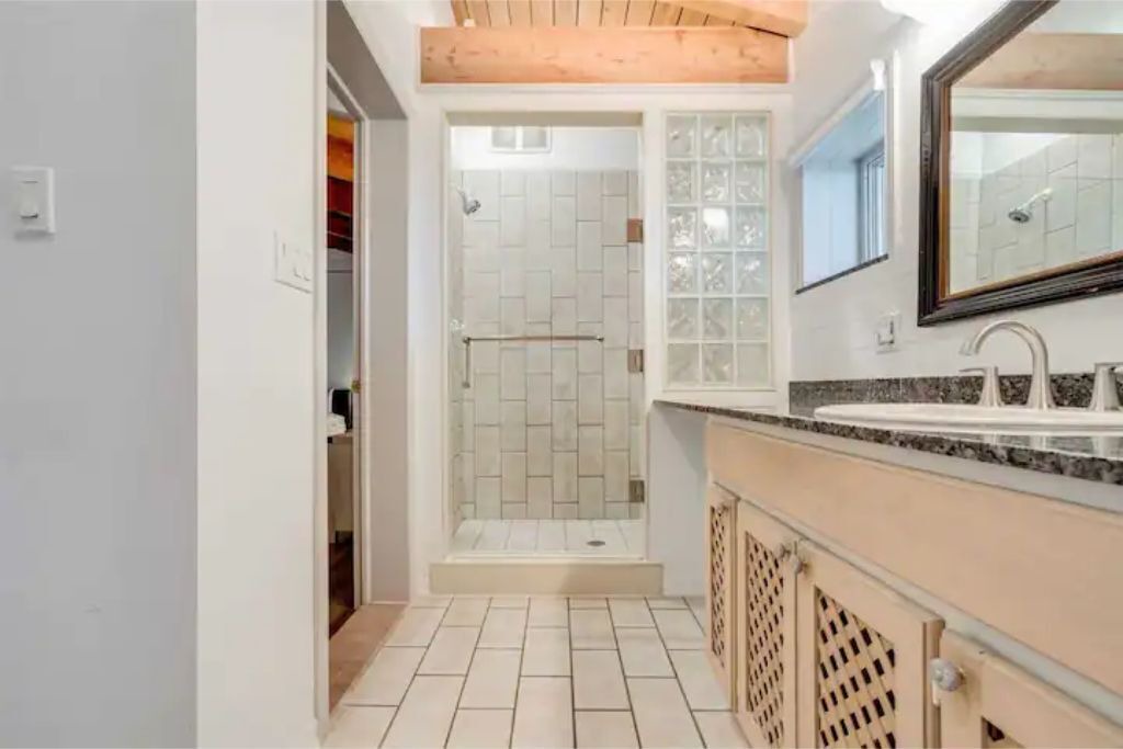 Photo of Bathroom in Fort Erie