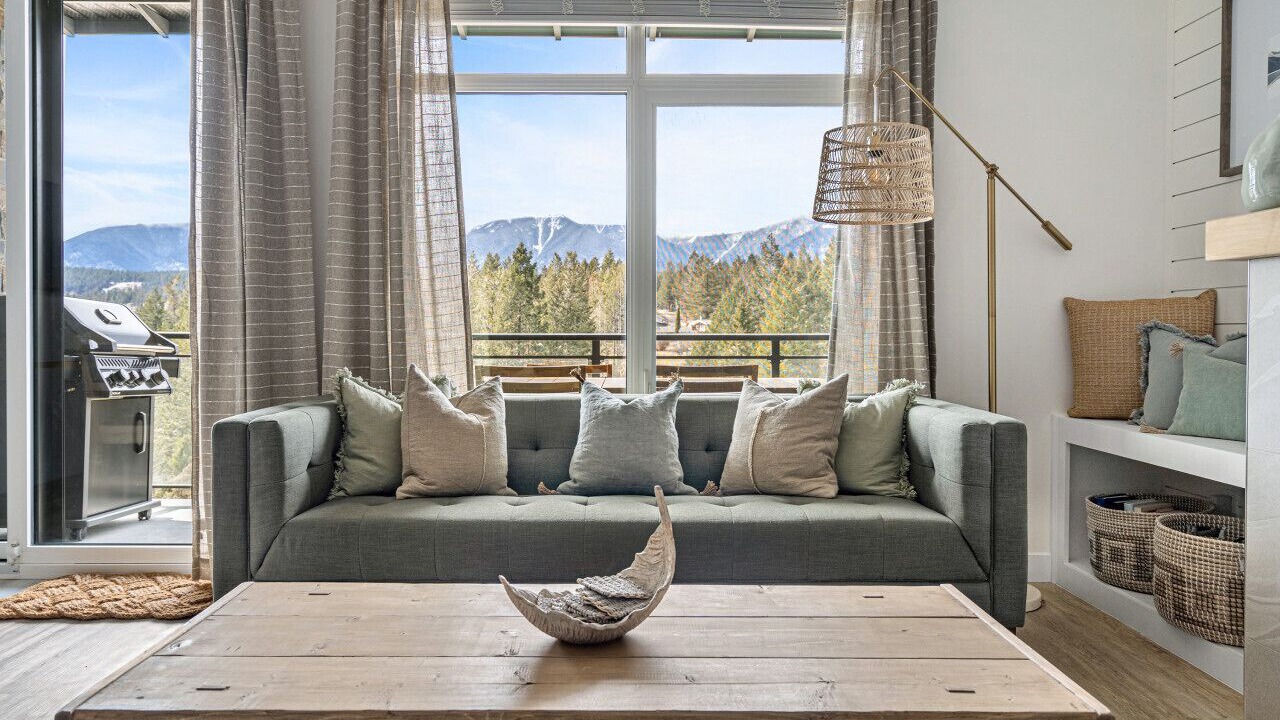 Photo of Livingroom in East Kootenay